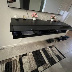 Floating shelf
