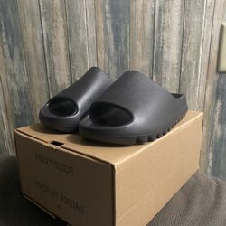 YEEZY SLIDES (ONYX) 9,10, & 11