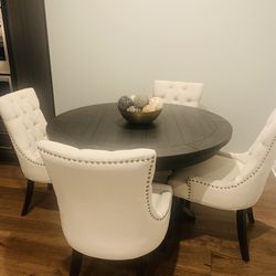 Haverty’s Dining Room Table and Chairs 