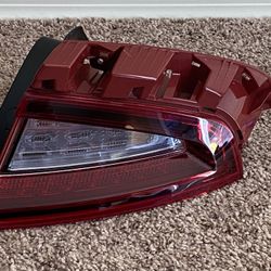 Factory OEM 2018-2021 Kia Stinger Right Passenger Side Outer Taillight 