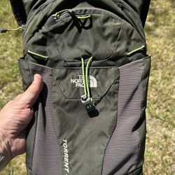The North Face Torrent 4 Hydro Pack/Excellent!