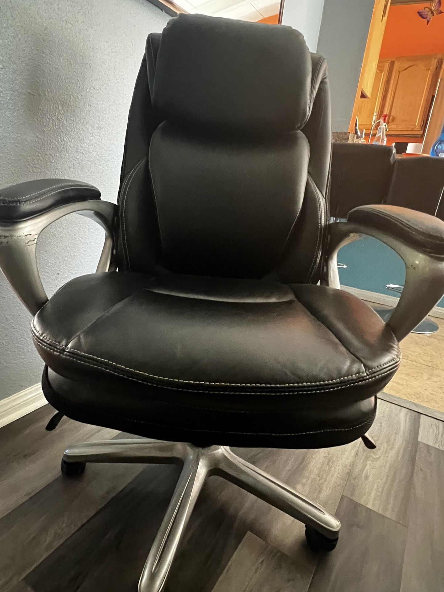 OFFICE CHAIR  OBO 