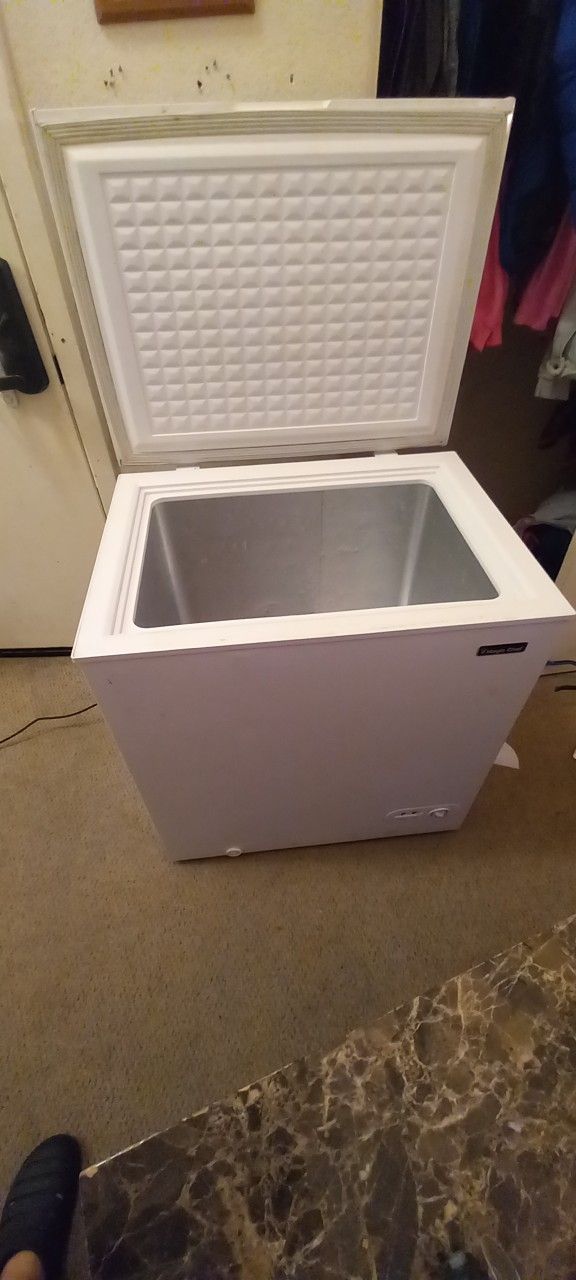 Magic Chef Deep Freezer 7.0 Cu Ft. for Sale in Oakland, CA OfferUp