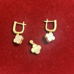 Mother Of Pearl Clover Set Pendant And Dangling Earrings In 18k Gold Setting- 9mm