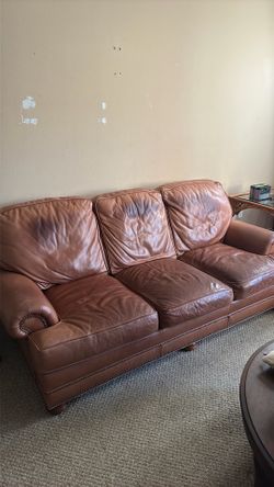 2 VERY HIGH END LEATHER COUCH/SOFA AND LOVESEAT