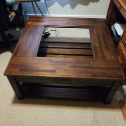 Real Wood Coffee table, With Glass Center Measurements  40"×40" Square Coffee table .like New .