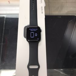Apple 44mm Series SE Iwatch W/box 