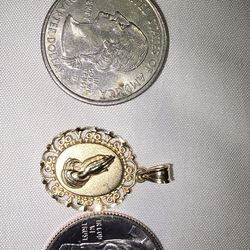 2 VINTAGE PRAYING HANDS PENDANTS 1 Serenity Prayer 14k Gold 2 Praying Hands 9kt Gold  BOTH FOR ONE PRICE 