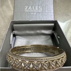 ZALES GOLD BANGLE BRACELET NEW📍PICK UP 7TH ST & BASELINE RD📍