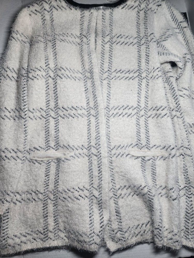 Women's Retrology Cardigan in a white and black or gray plaid pattern