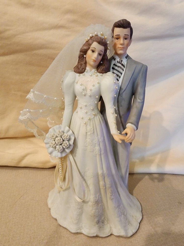 Bride And Groom Music Box Or Cake Topper