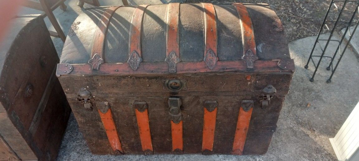 Vantage Round Top Trunk