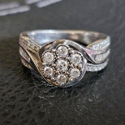 0.50 Carat (Ctw) Round & Baguette Diamond Ladies Twisted Engagement Ring 1/2 CT 925 Sterling Silver