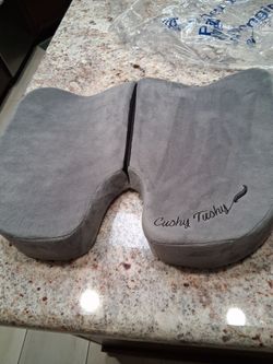 " Cushy Tushy"Medical Seat Cushion like new!