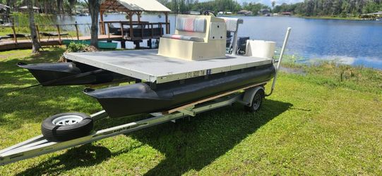 Pontoon Fishing Boat