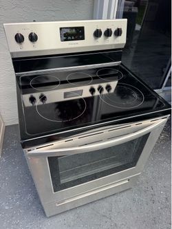 Frigidaire Glass Top Electric Range – Fully Working