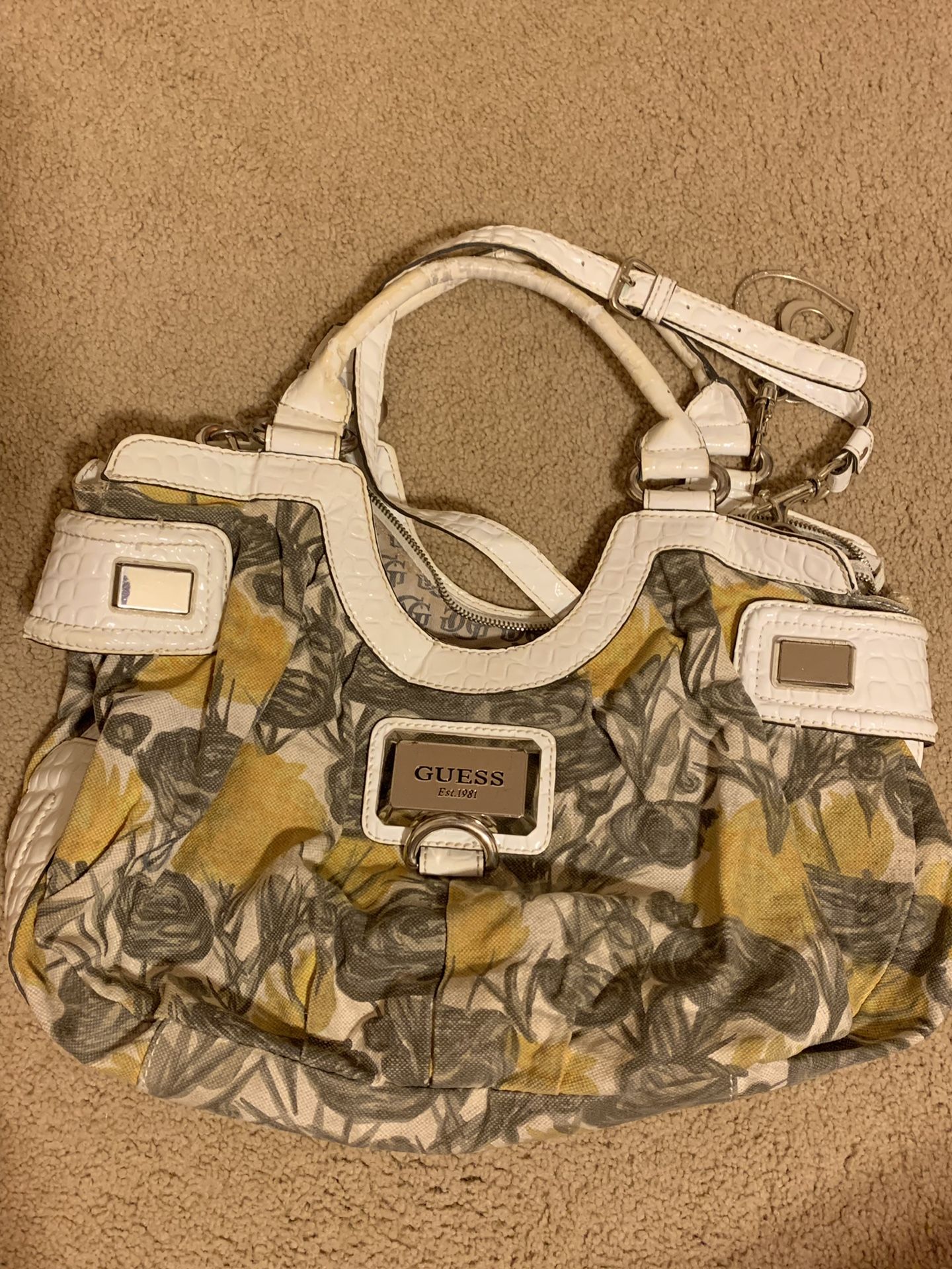 ✅ HAS TO GO !!!! ✅ Big size Guess bag