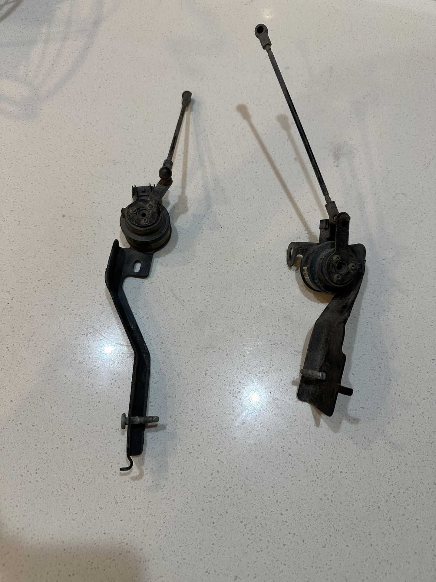 13-19 Cadillac XTS FRONT RIGHT AND LEFT SUSPE HEIGHT CONTROL LEVEL SENSOR OEM