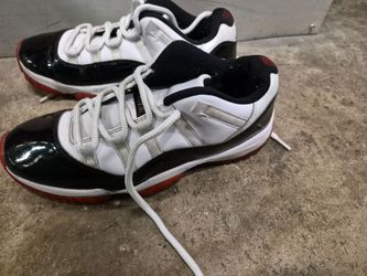 Size 9.5 Mens - Air Jordan 11 Low Sneakers White Black Red