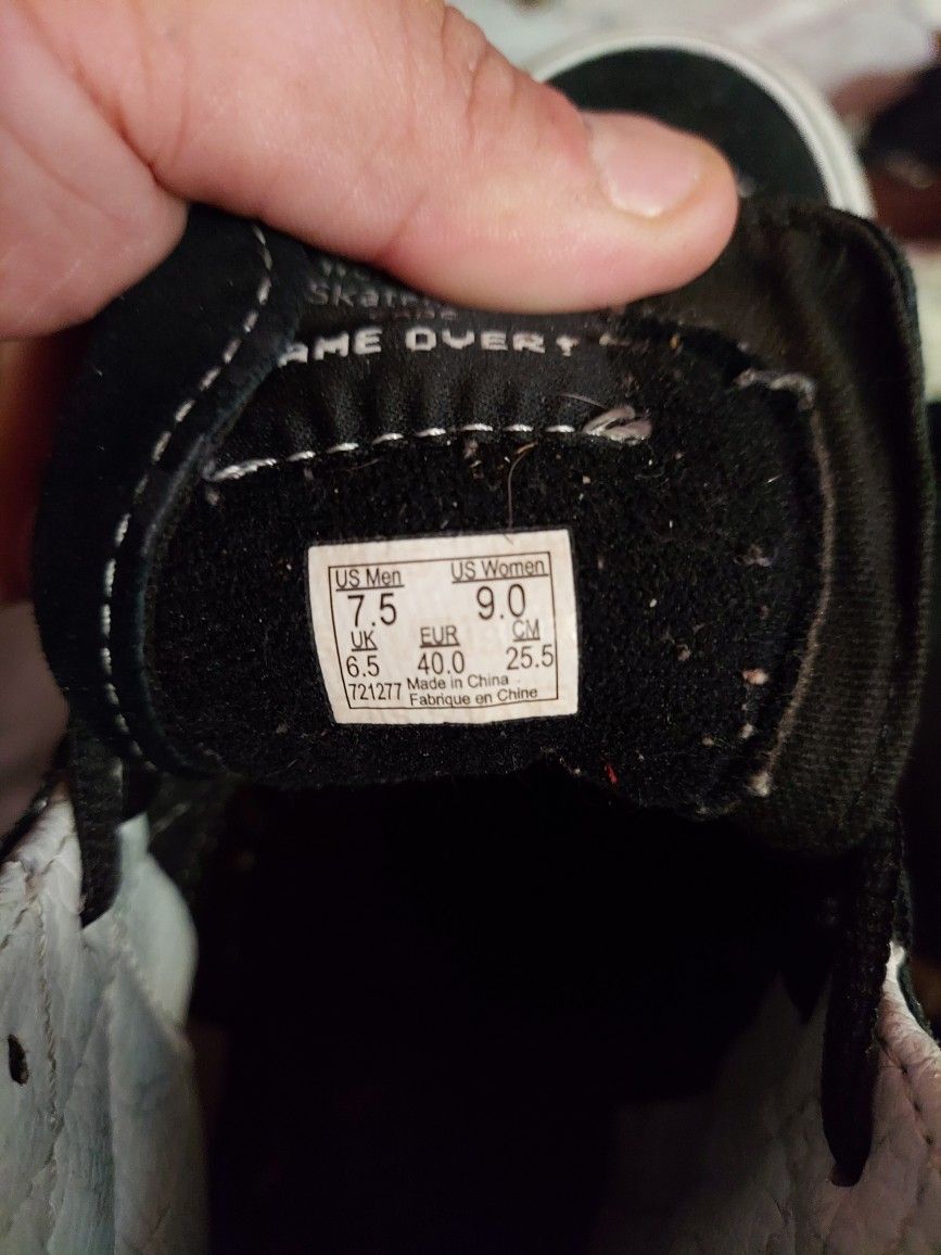 𝐌𝐚𝐫𝐢𝐨 Vans