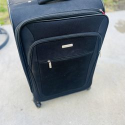 Travel Luggage Works Good In Black $$$35 Pick Up In Fontana 👈🏻