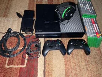 Xbox One with 2 controllers, headset and 13 games