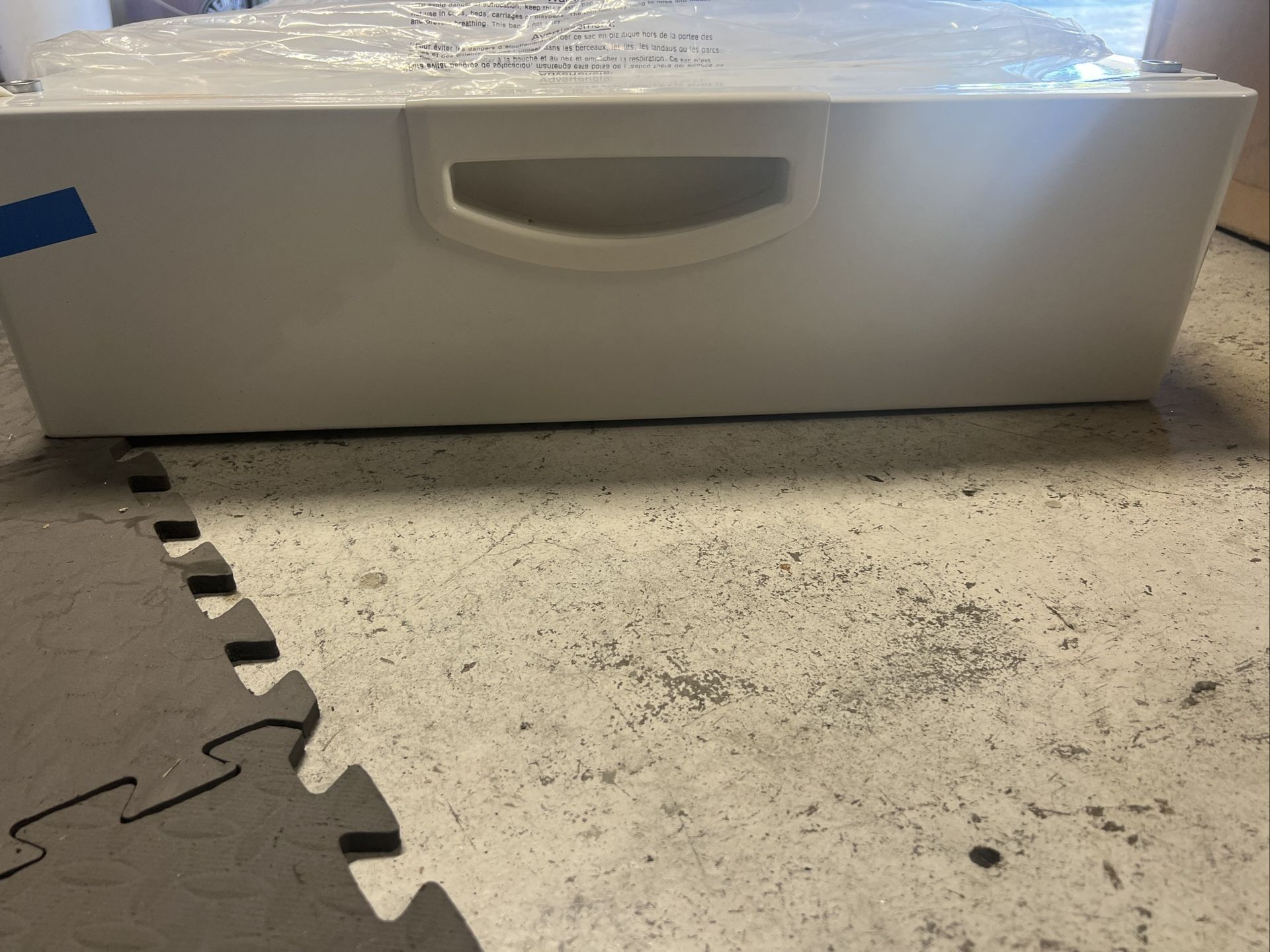 Laundry Storage Pedestal