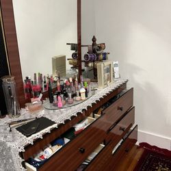 Vanity/ Dresser
