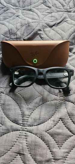 Ray-Ban Meta Smart Glasses with Case
