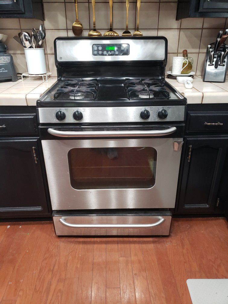 GE Gas Stove. 30 Inches  width By 37 High 