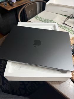 Apple 2025 MacBook Pro Laptop with Apple M5 chip with 10‑core CPU and 10‑core GPU: Built for AI, 14.2-inch Liquid Retina XDR Display, 24GB Unified Mem