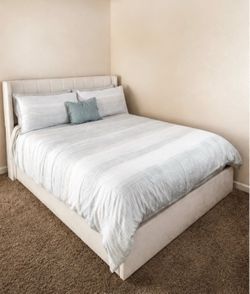 Upholstered headboard/mattress￼