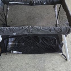 Guava Family Lotus Travel Crib