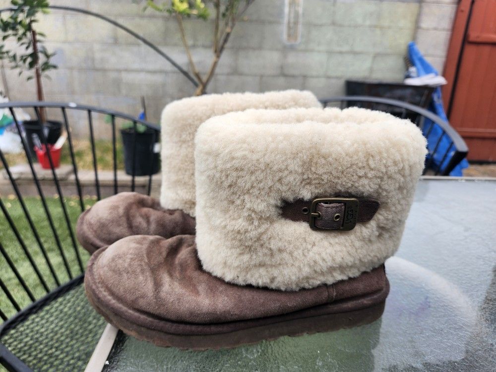 UGG FLUFFY Boots