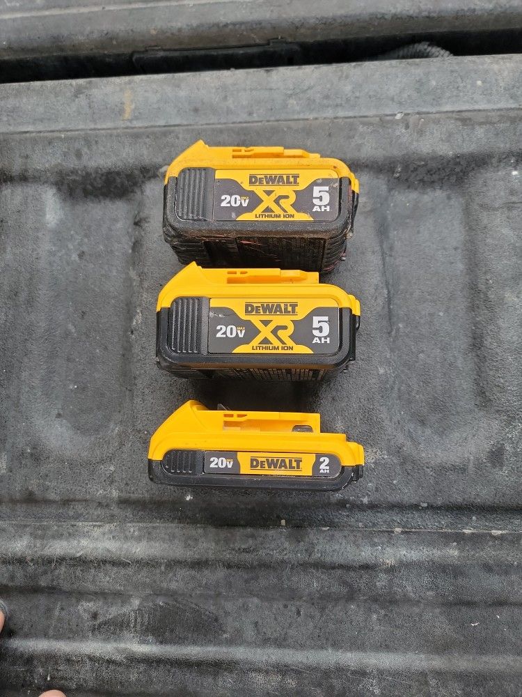 DEWALT 20V XR 5AH BATTERYS AND 1 20V 2.0AH