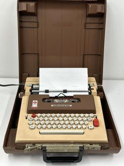 Vintage Underwood 660 Typewriter