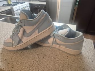 NIKE SHOES PRETTY GOOD CONDITION