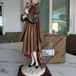 GIUSEPPE ARMANI YOUNG LADY WITH YORKIE SCULPTURE  0486C made in Italy 13” figure  Comes with original box In excellent condition
