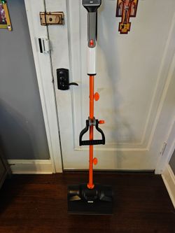 Cordless snow shovel with battery