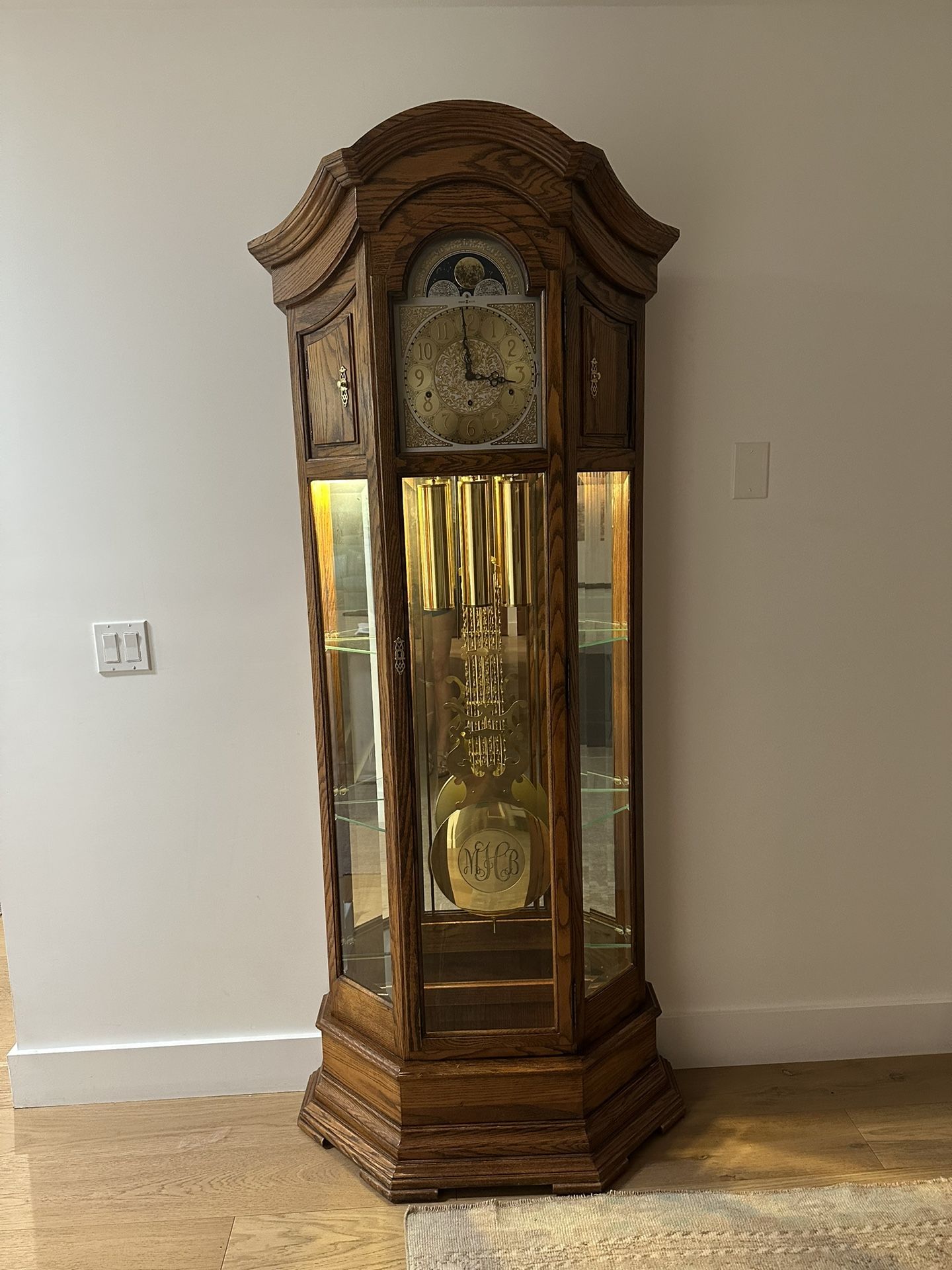 Howard Miller 610-440 Remembrance Grandfather Clock – Beautiful Condition