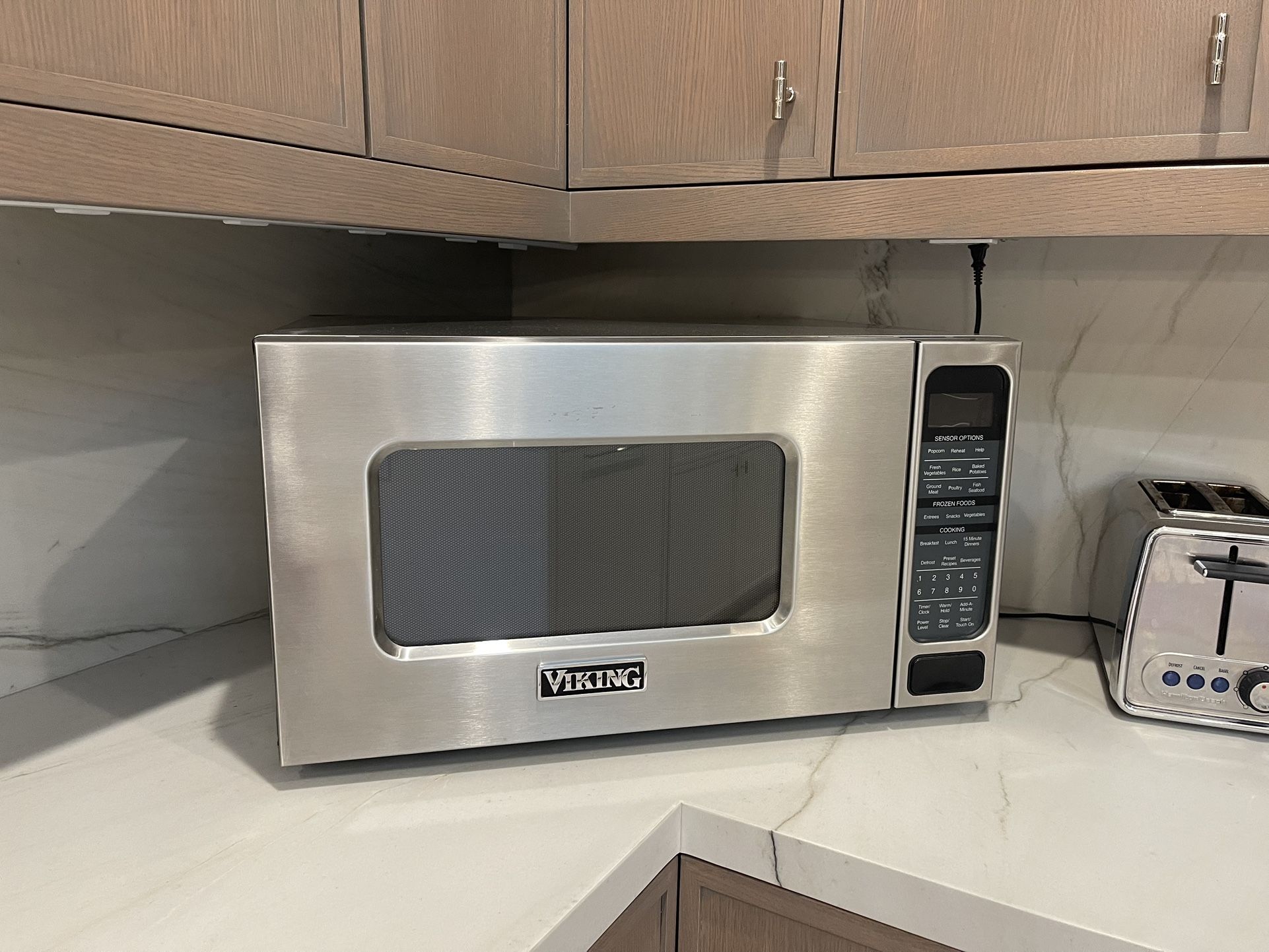Viking Vmos 501SS Microwave And 30 In Built In Trim Kit