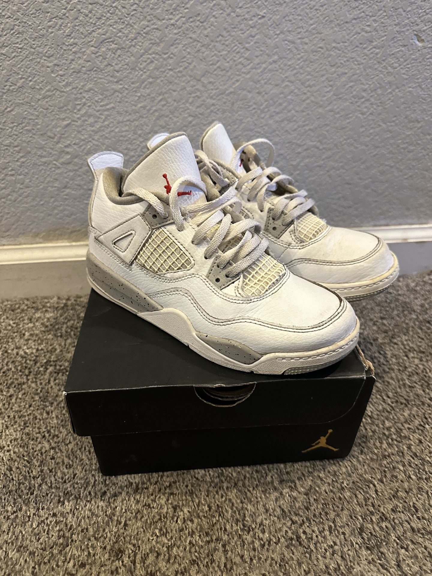 AIR JORDAN 4 RETRO "WHITE OREO Size 2y