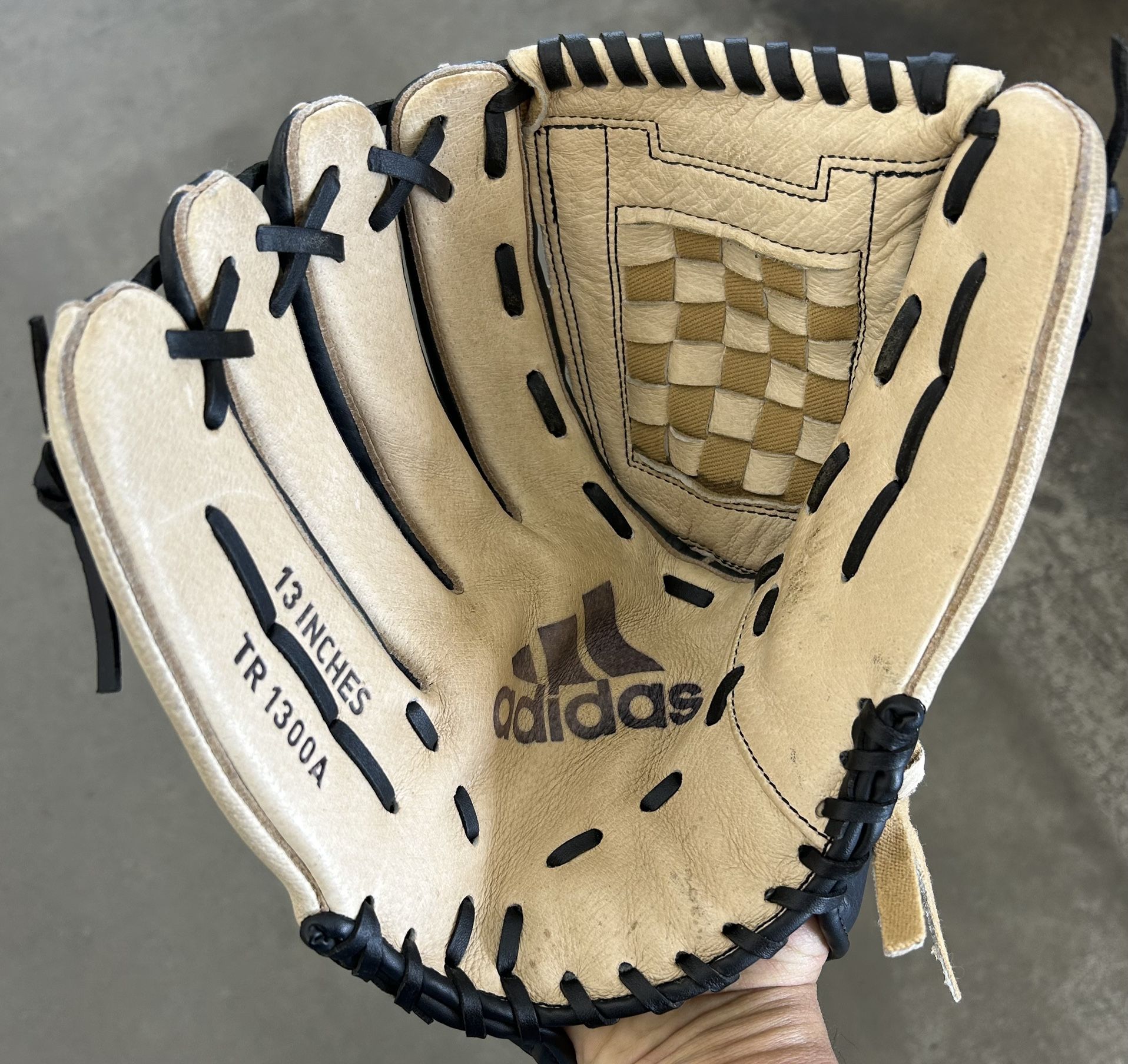 Softball / Baseball glove LEFT HANDED