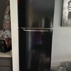 Apartment Size Refrigerator & Freezer