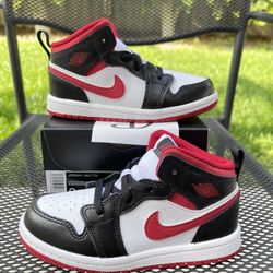 Jordan 1 Mid gym Red Black White 
