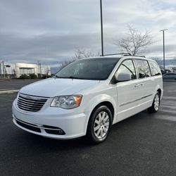 2014 CHRYSLER TOWN & COUNTRY – RUNS & DRIVES GREAT