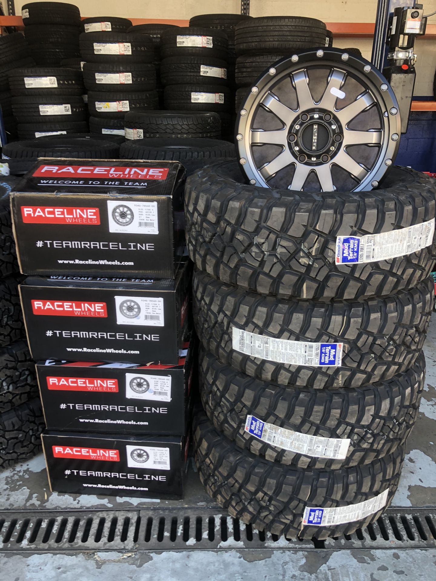 Raceline 934g Clutch wheels with Bfgoodrich km3 285/70/17 for 4runner for Sale in