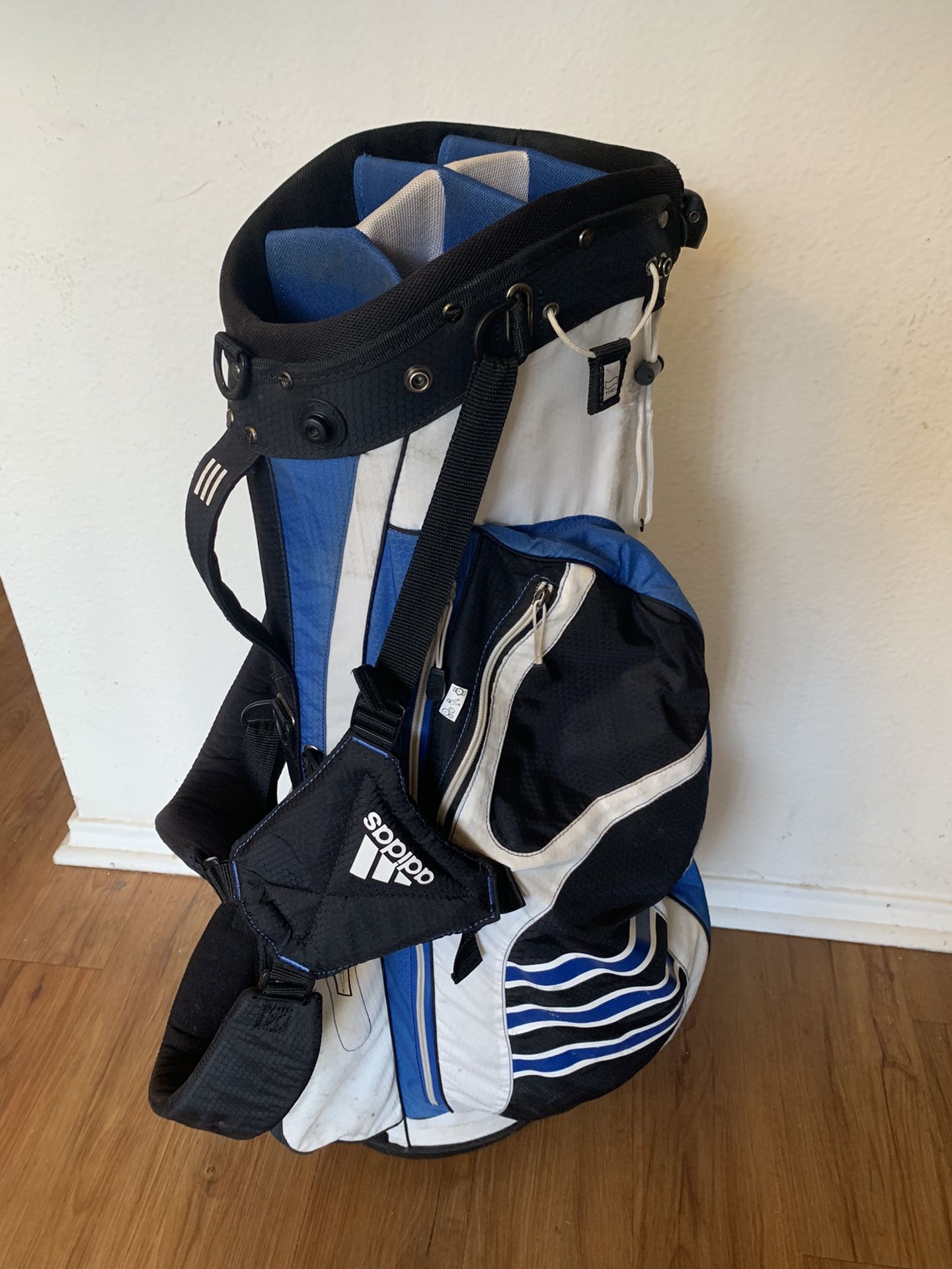 Adidas Golf Bag rain hood) for Sale in Austin, - OfferUp