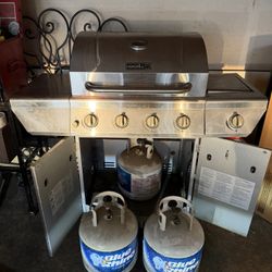 Nexgrill 4 Burner+ side burner+ 3 propane tank