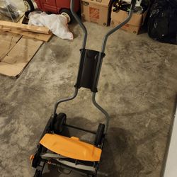 Fiskars Manual Lawn Mower StaySharp™ Max Reel (No gas needed) Eco Friendly 